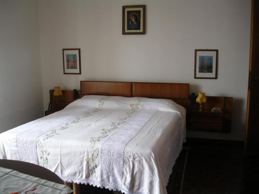 La Casa Dei Pini Bed and Breakfast Malnate Buitenkant foto